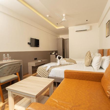 Krown Palace Resort 锡尔瓦萨 外观 照片