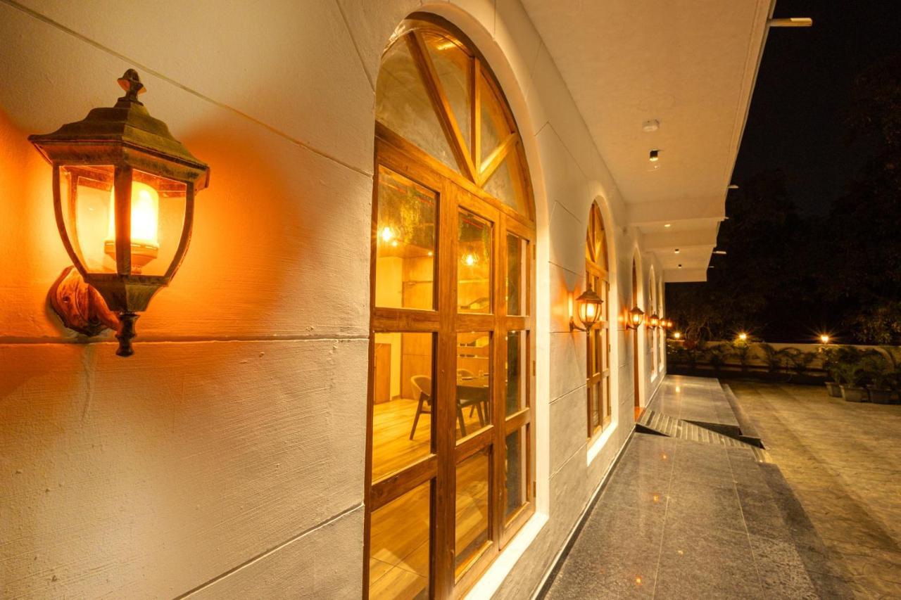 Krown Palace Resort 锡尔瓦萨 外观 照片