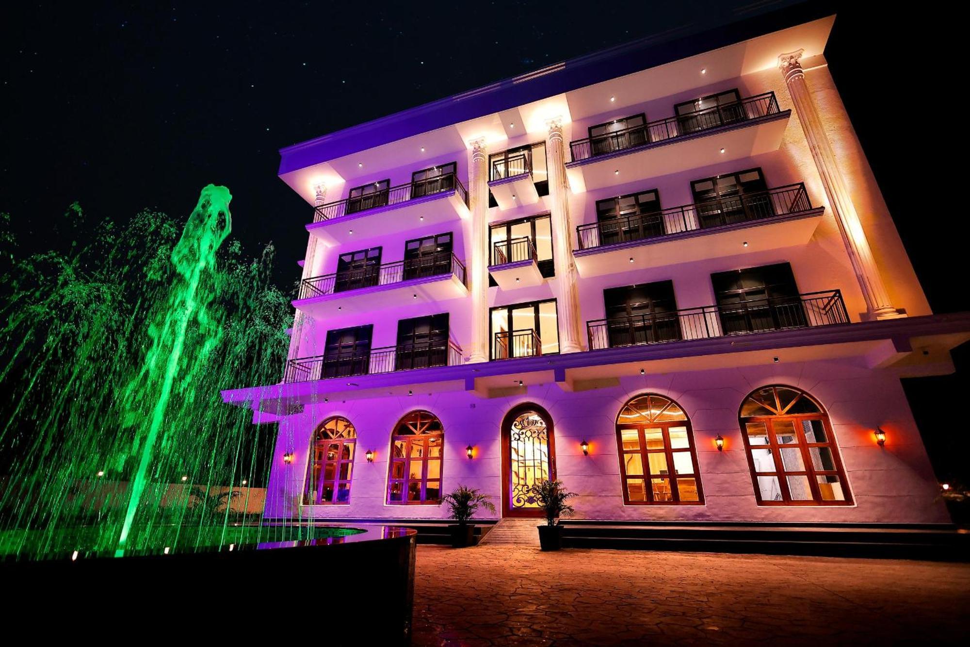 Krown Palace Resort 锡尔瓦萨 外观 照片