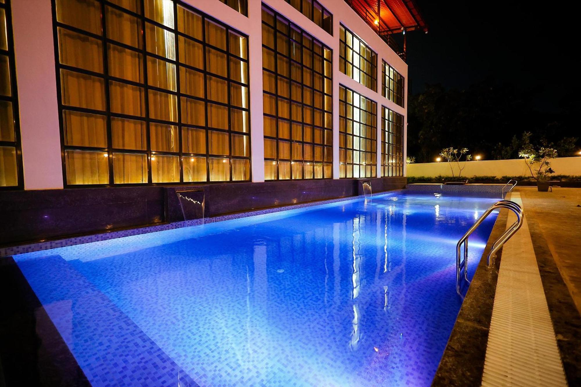 Krown Palace Resort 锡尔瓦萨 外观 照片